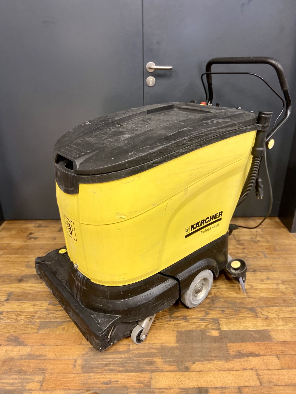 image00001 Karcher talni čistilec BR 55/40 W Bp Pack ( polirno-ribalni stroj ) - slika 1